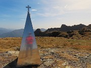 72 Splendente piramide a ricordo del vescovo Roberto Amadei, grande amante della montagna
